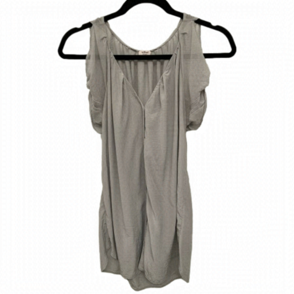 𝅺ARITZIA Wilfred 100% silk light grey cold shoulder blouse. XS.